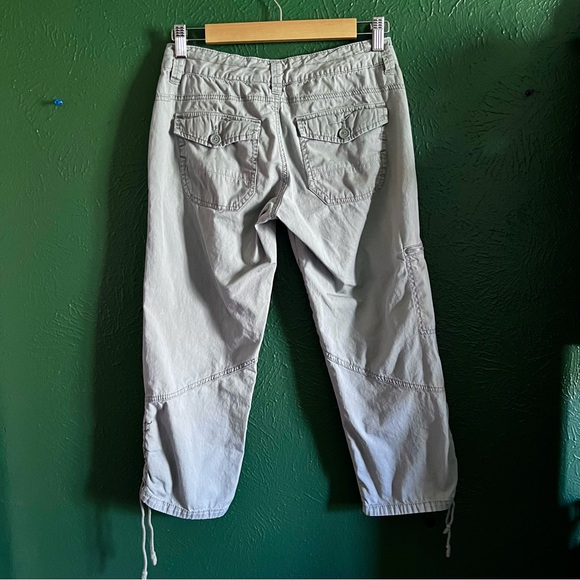 Y2K Grey Cargo Capris - Picture 4 of 7